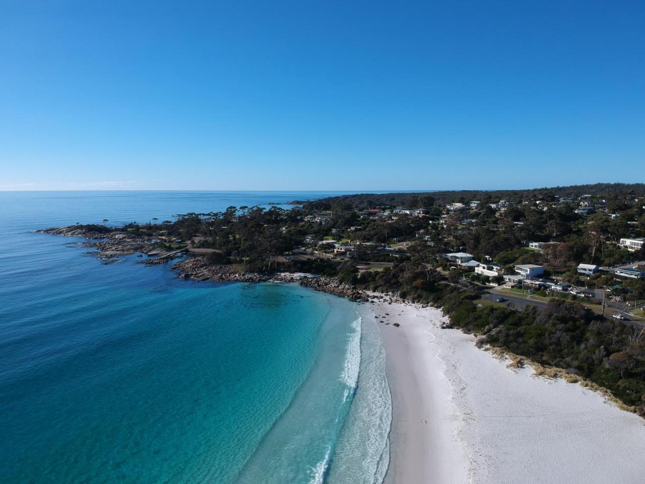 Sea Eagle Cottage Amazing Views Of Bay Of Fires Binalong Bay Eksteriør billede