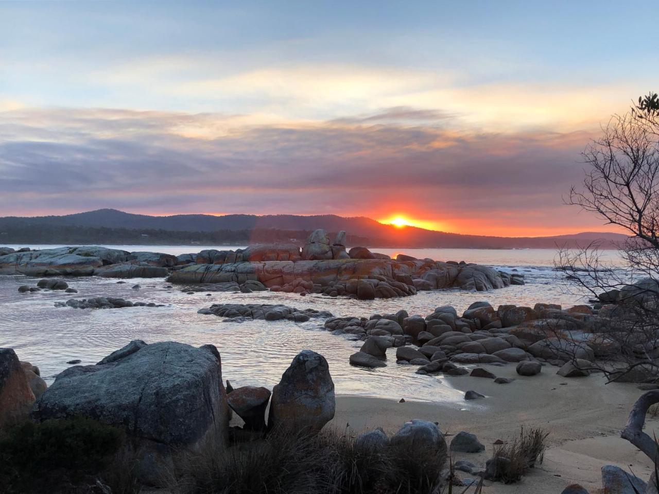 Sea Eagle Cottage Amazing Views Of Bay Of Fires Binalong Bay Eksteriør billede